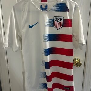 NWOT USA 2018 Home Nike Vaporknit Soccer Jersey Size Small